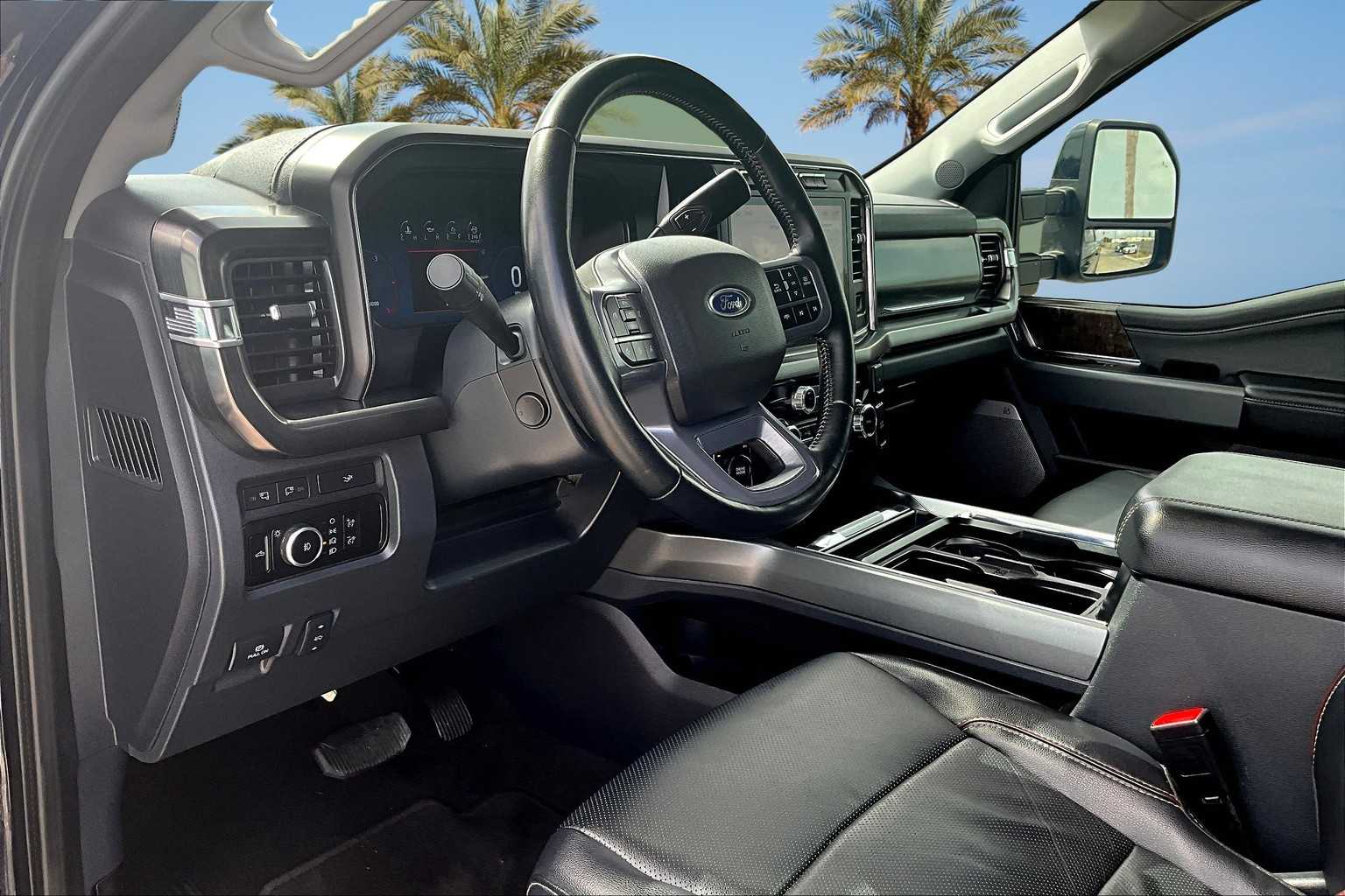2023 Ford F-250 Lariat photo 2
