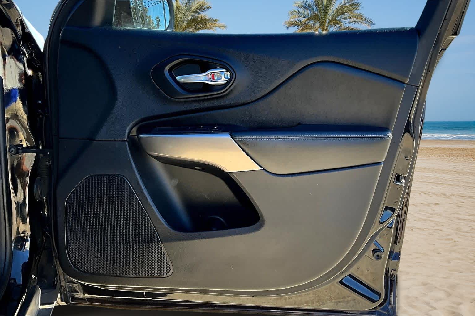 Thumbnail: 2019 Jeep Cherokee - 26