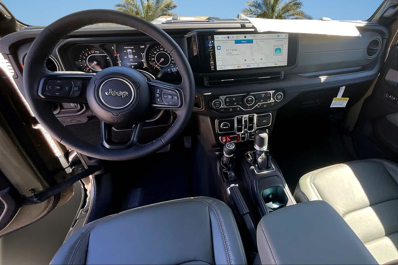 Thumbnail: 2025 Jeep Gladiator - 10