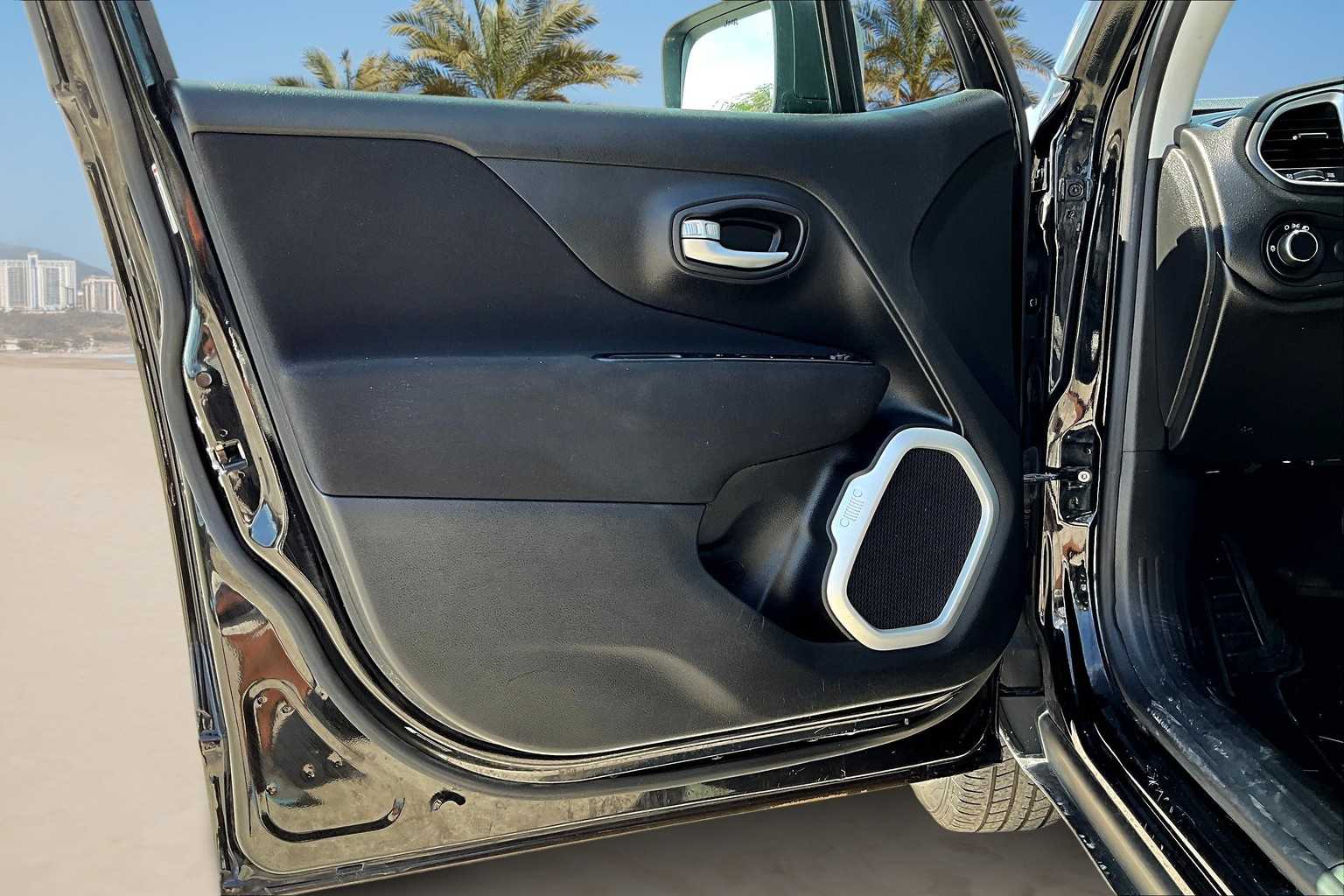 Thumbnail: 2020 Jeep Renegade - 28