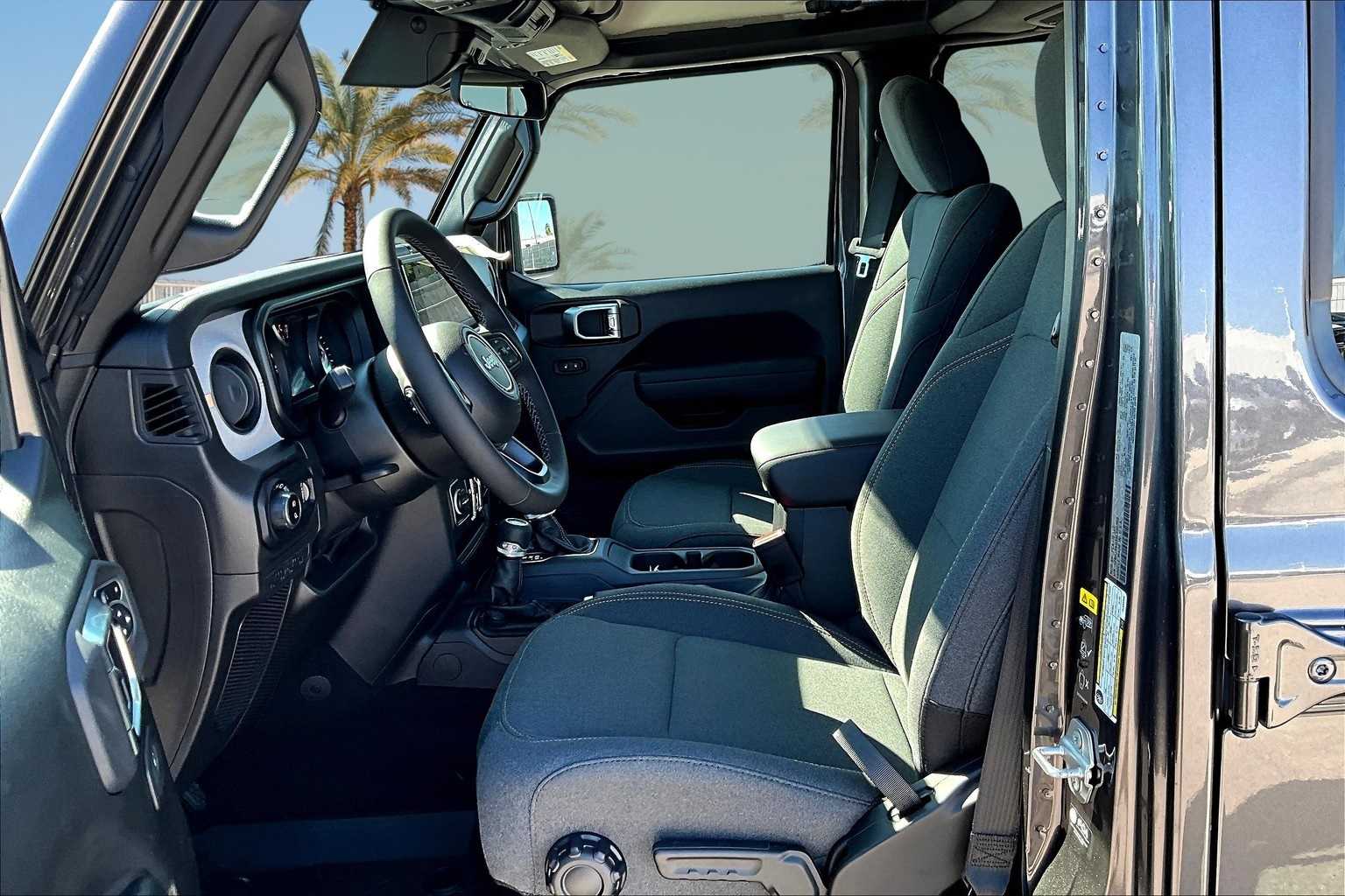 Thumbnail: 2025 Jeep Gladiator - 10