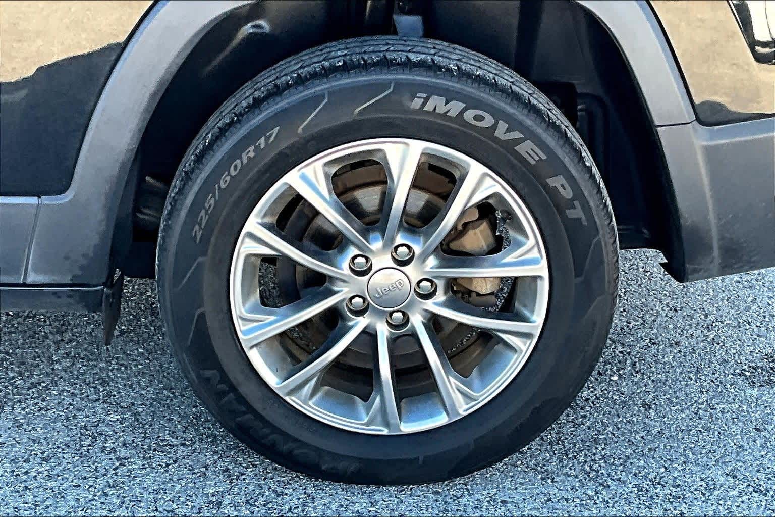 Thumbnail: 2019 Jeep Cherokee - 33