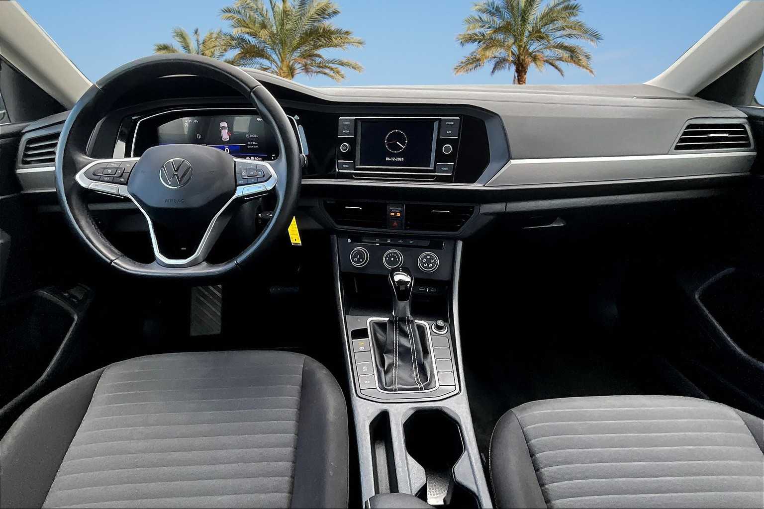 Thumbnail: 2024 Volkswagen Jetta - 9
