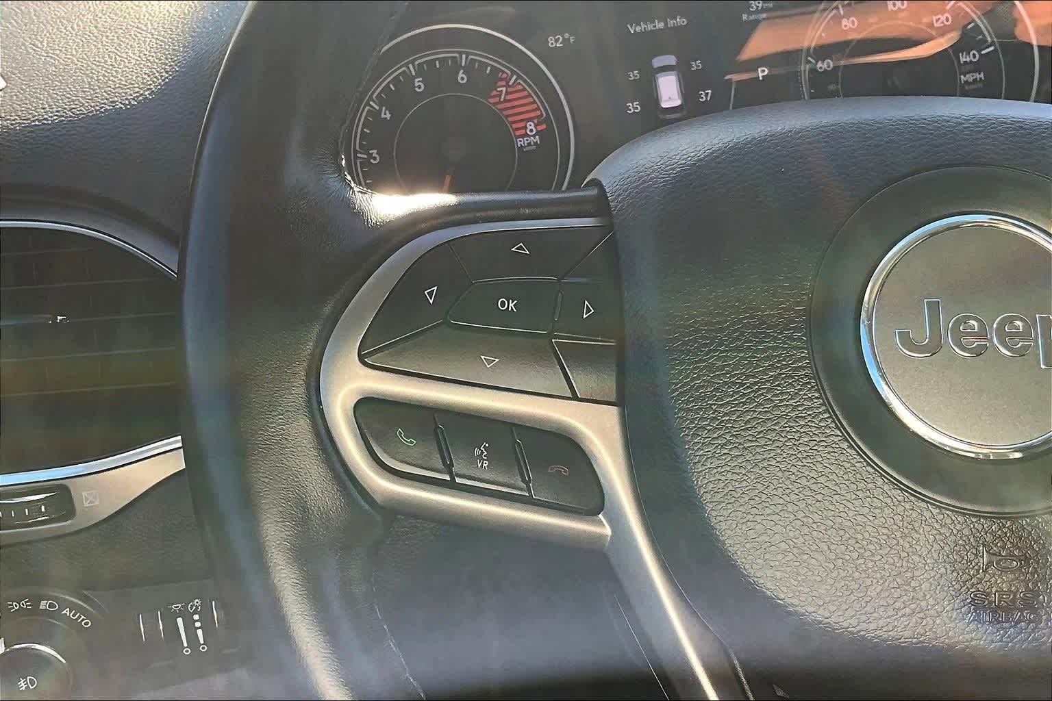 Thumbnail: 2020 Jeep Cherokee - 24