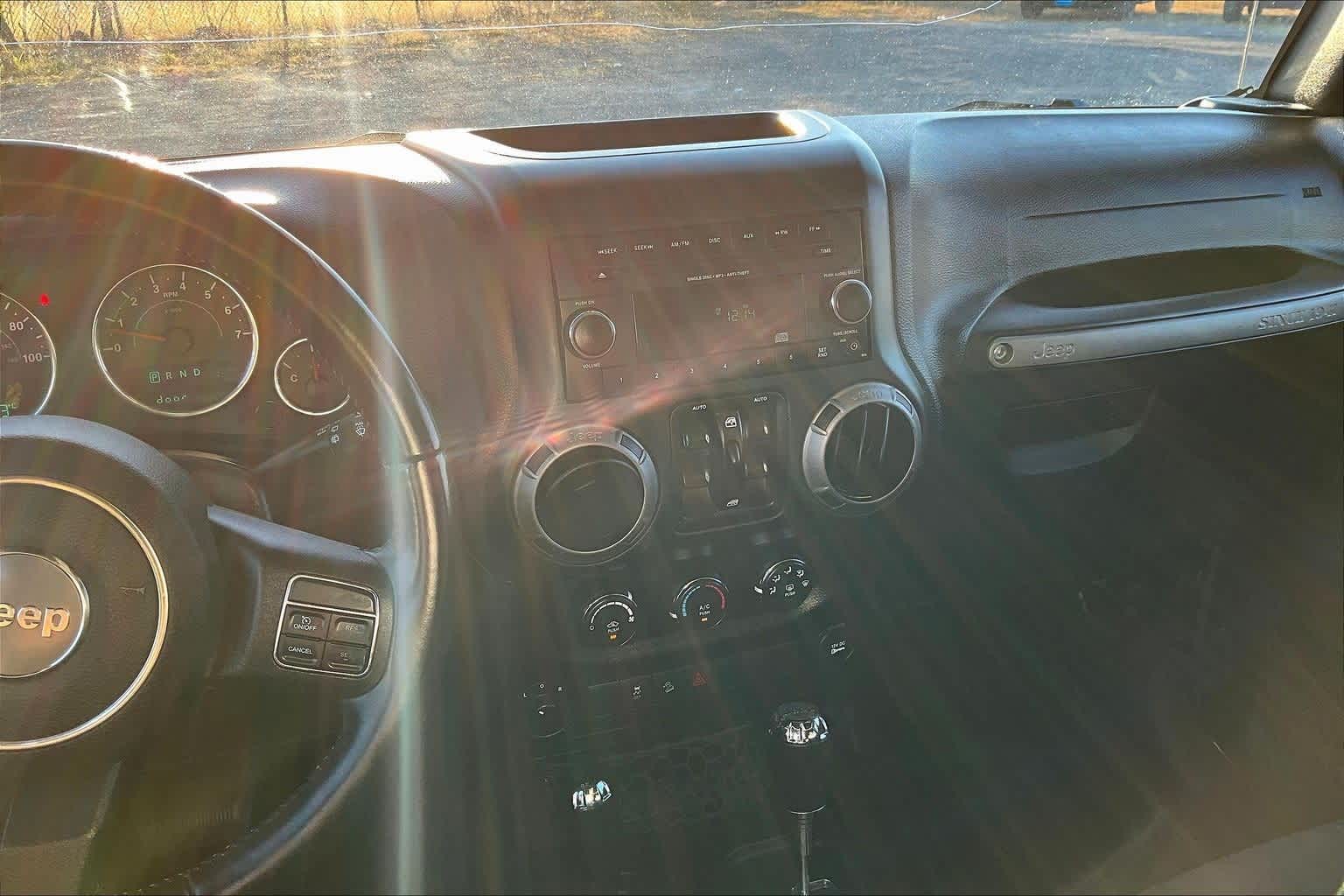 Thumbnail: 2016 Jeep Wrangler - 18