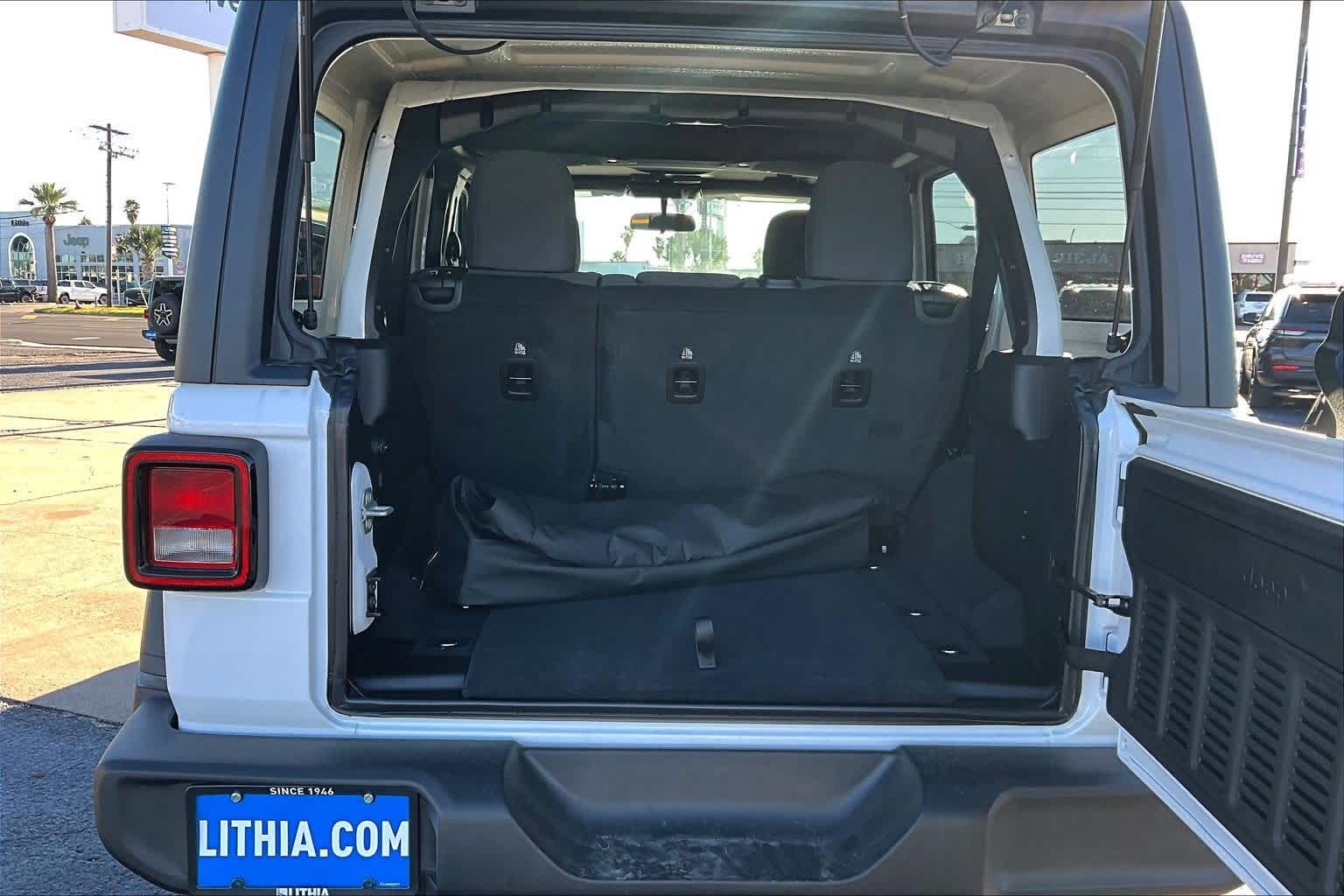 Thumbnail: 2018 Jeep Wrangler - 19