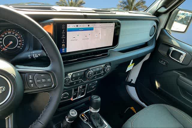 Thumbnail: 2025 Jeep Gladiator - 15