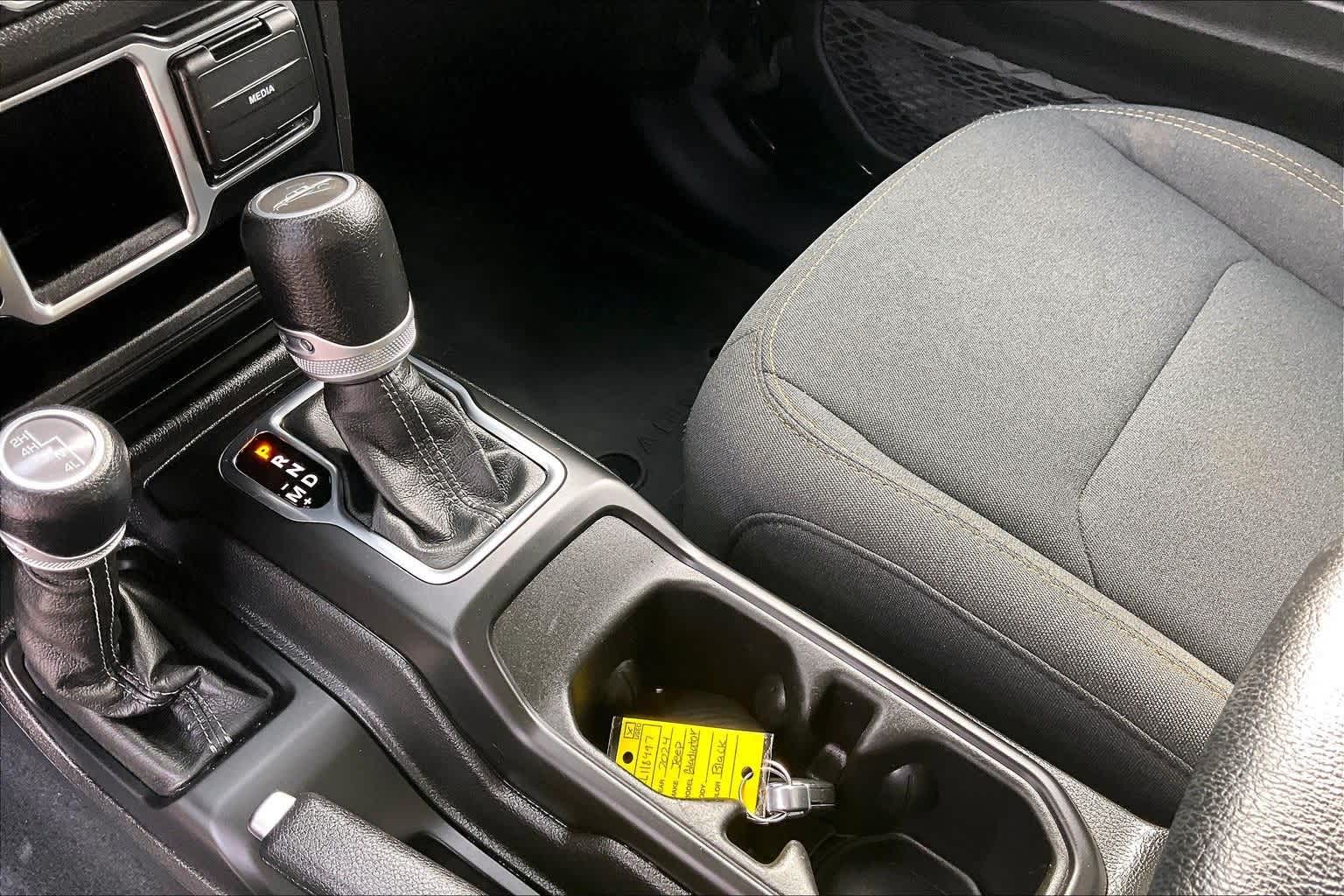 Thumbnail: 2024 Jeep Gladiator - 16