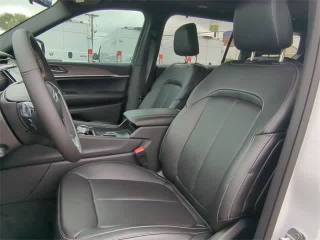 Thumbnail: 2025 Jeep Grand Cherokee - 16