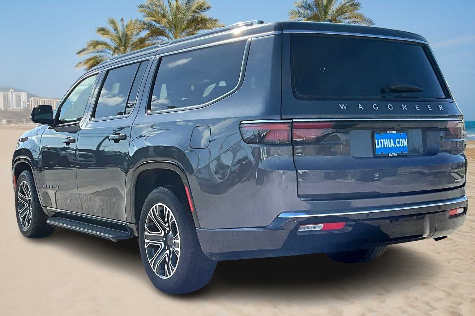 2023 Jeep Wagoneer L Series II photo 4