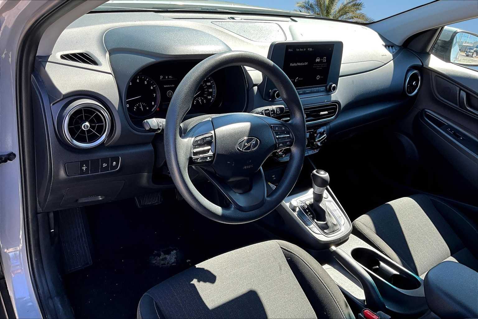2023 Hyundai Kona SEL photo 2