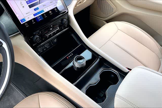 Thumbnail: 2024 Jeep Grand Cherokee - 16