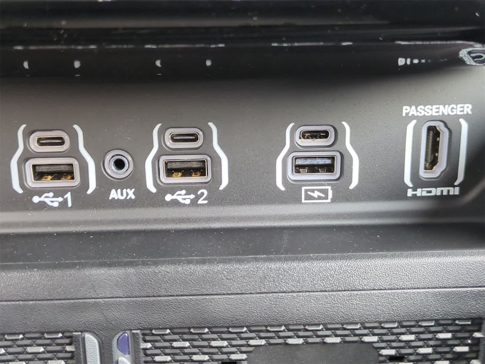 Thumbnail: 2025 RAM 1500 - 32