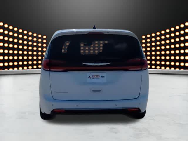 Thumbnail: 2023 Chrysler Pacifica - 7