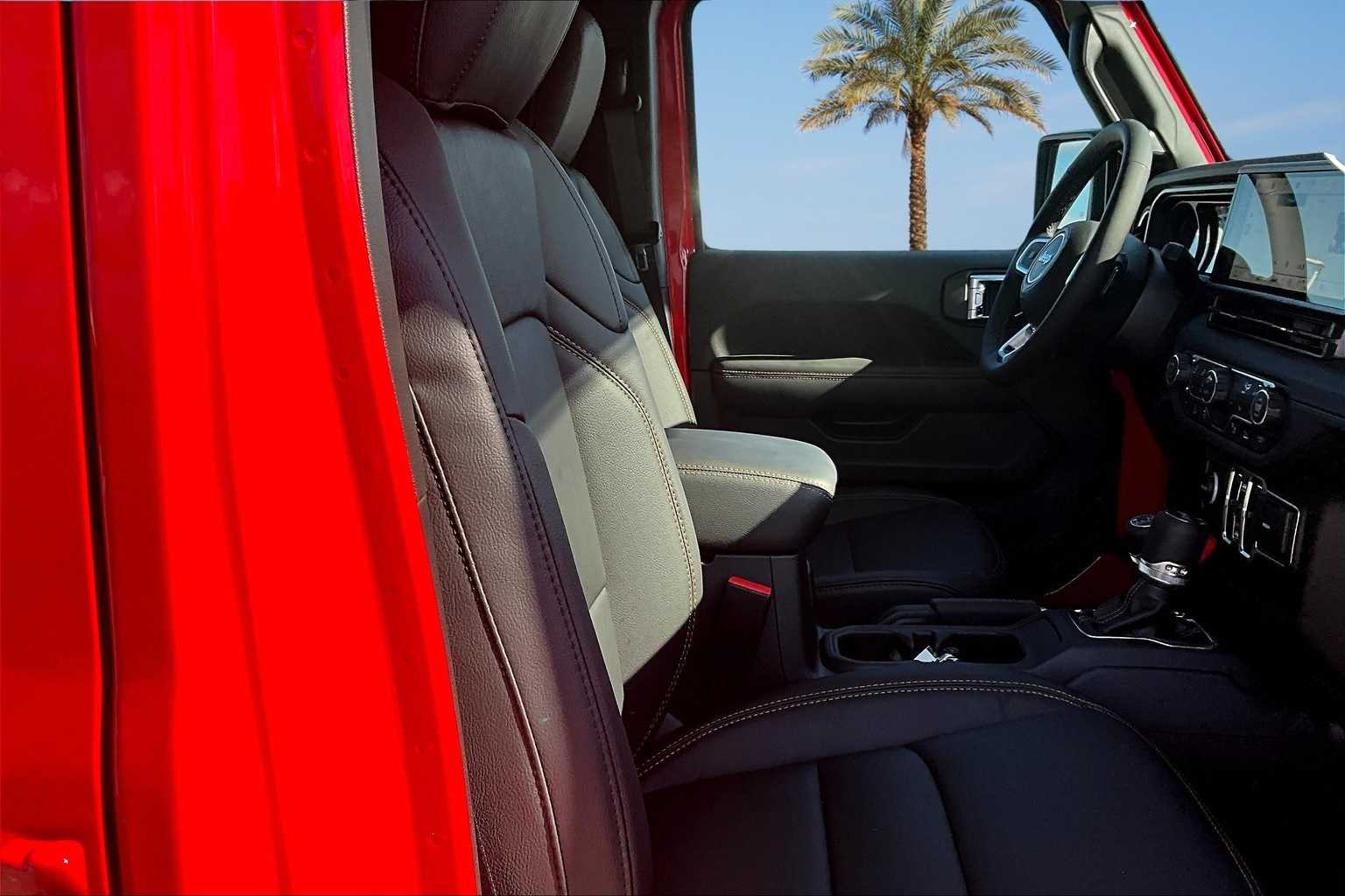 Thumbnail: 2025 Jeep Wrangler - 14