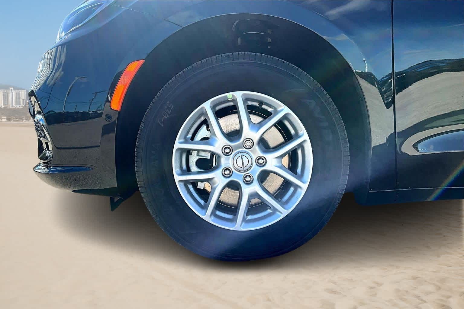 Thumbnail: 2026 Chrysler Pacifica - 8