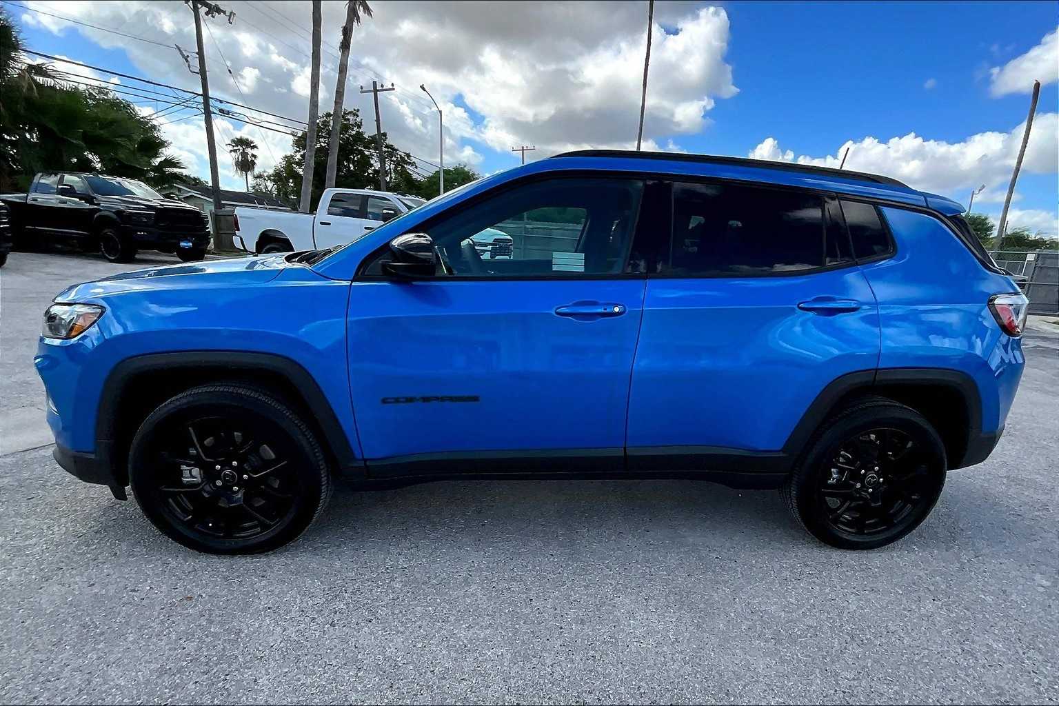 2025 Jeep Compass Latitude Altitude Special Edition photo 3