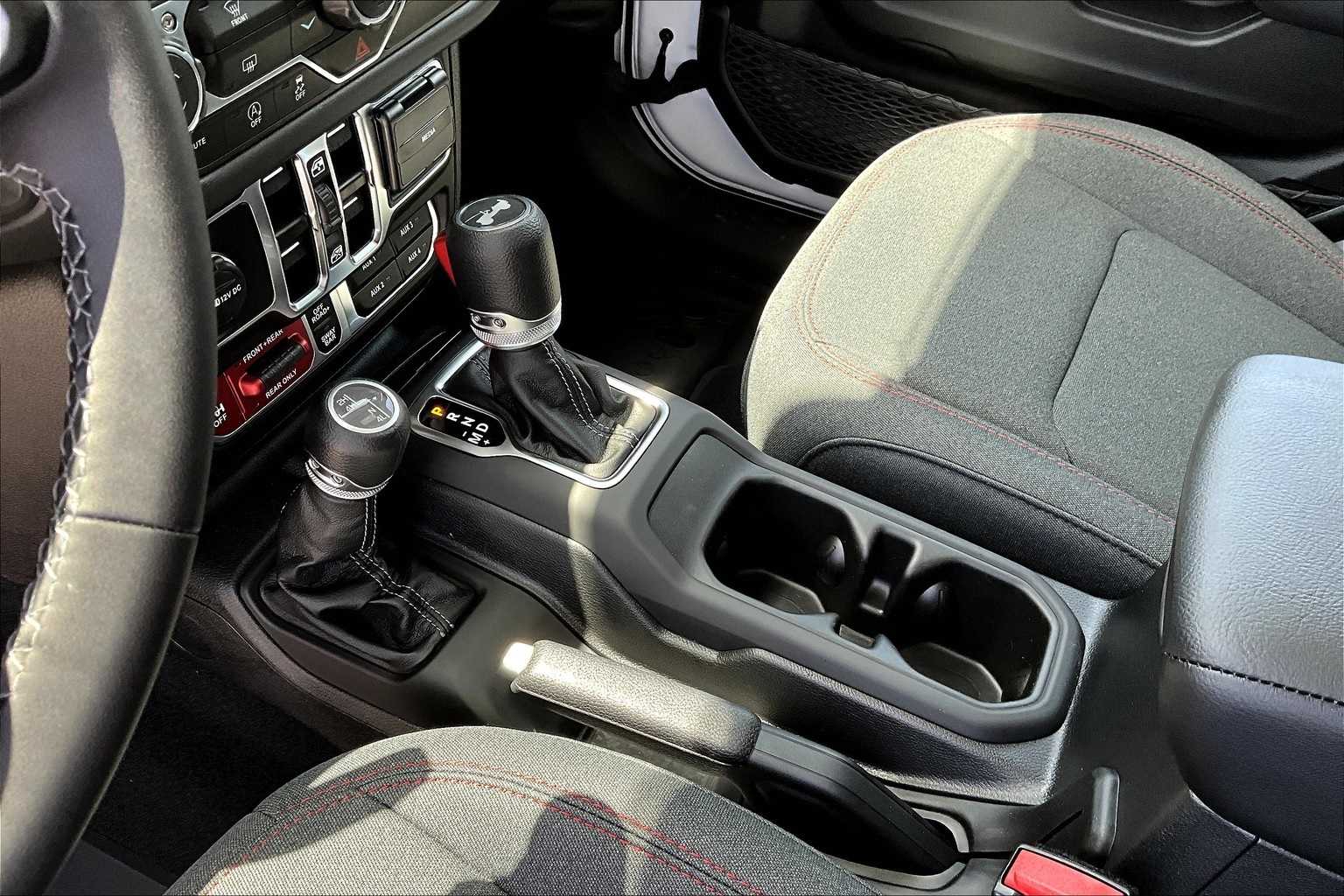 Thumbnail: 2025 Jeep Wrangler - 17