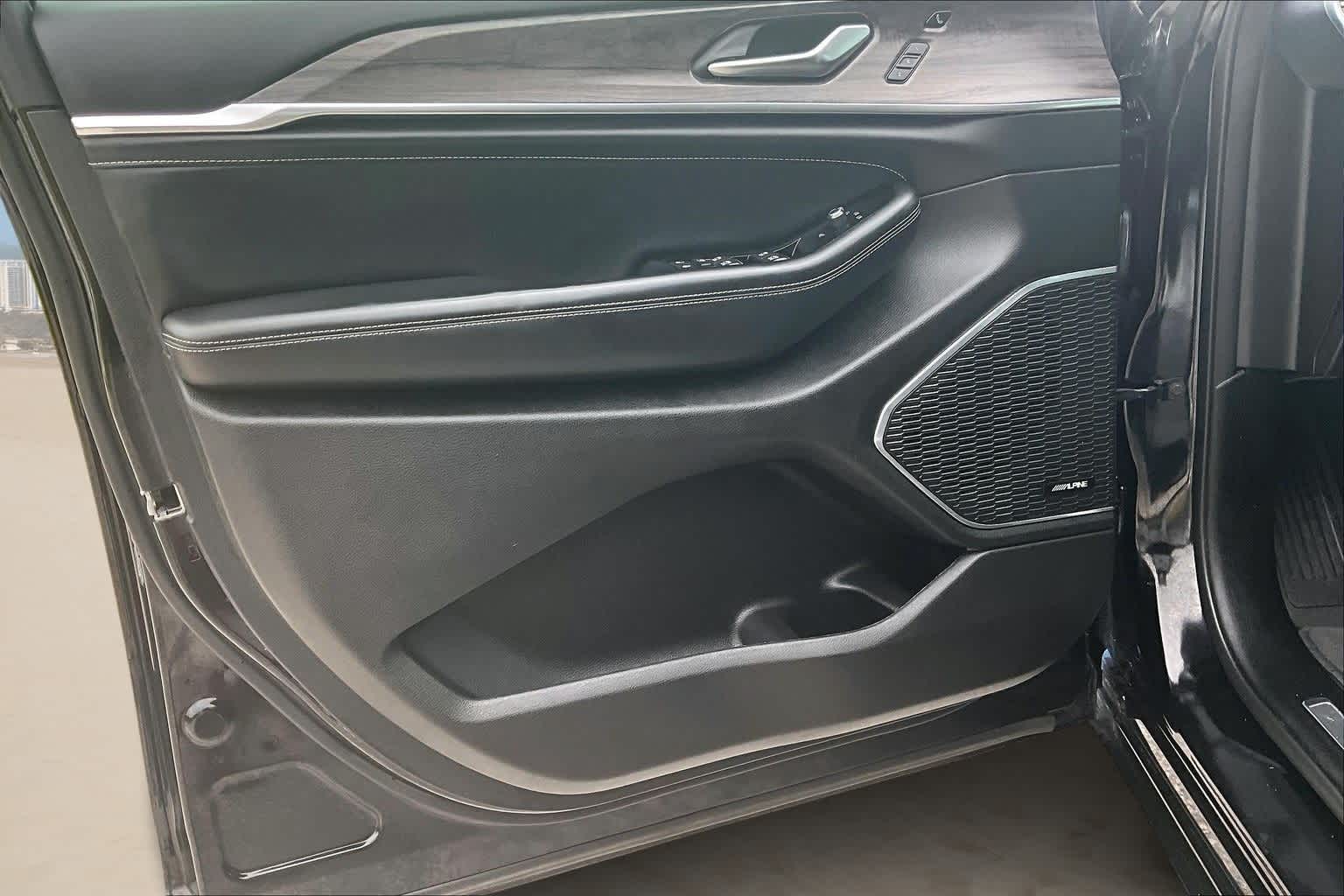 Thumbnail: 2023 Jeep Grand Cherokee - 25