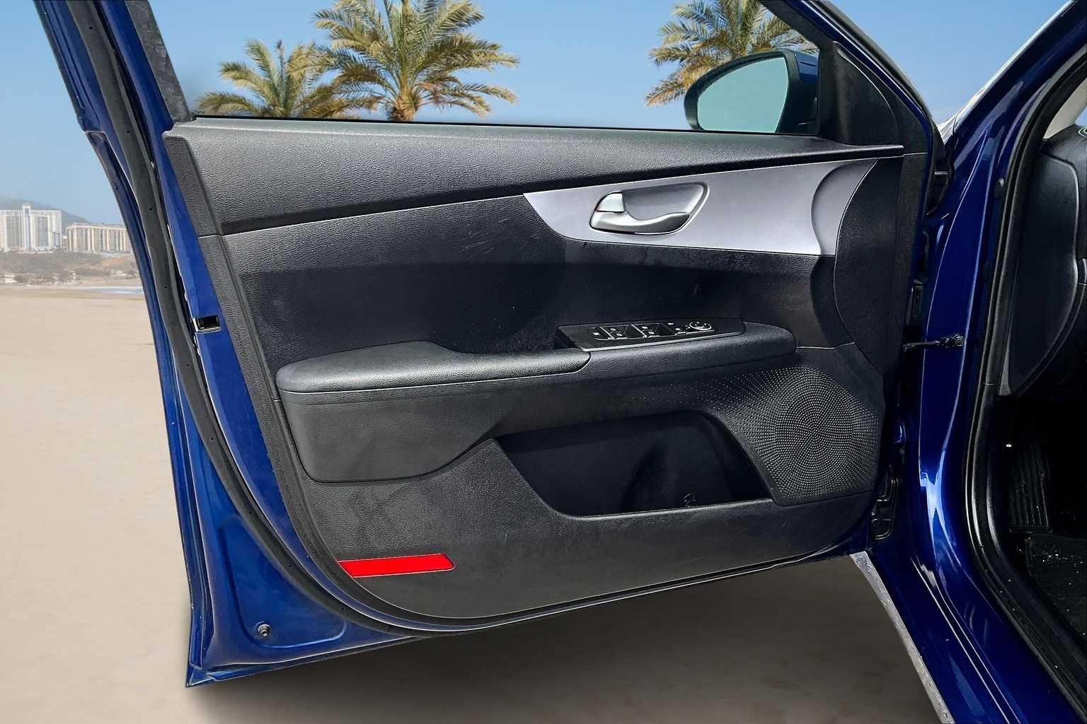 Thumbnail: 2022 Kia Forte - 28