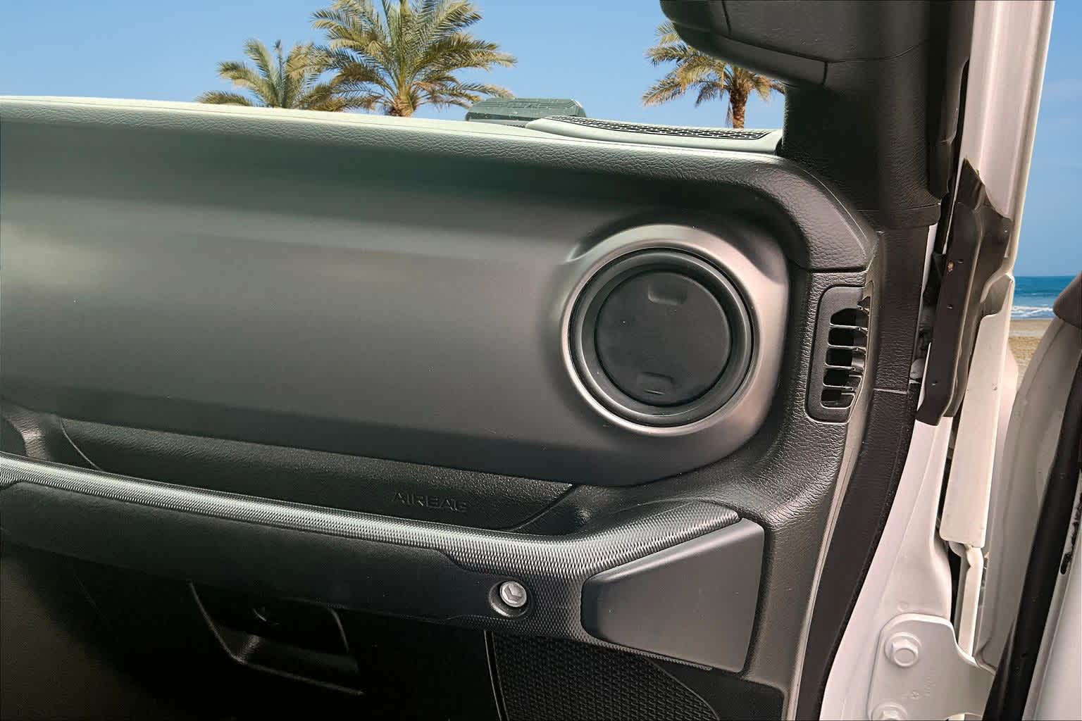 Thumbnail: 2023 Jeep Gladiator - 21