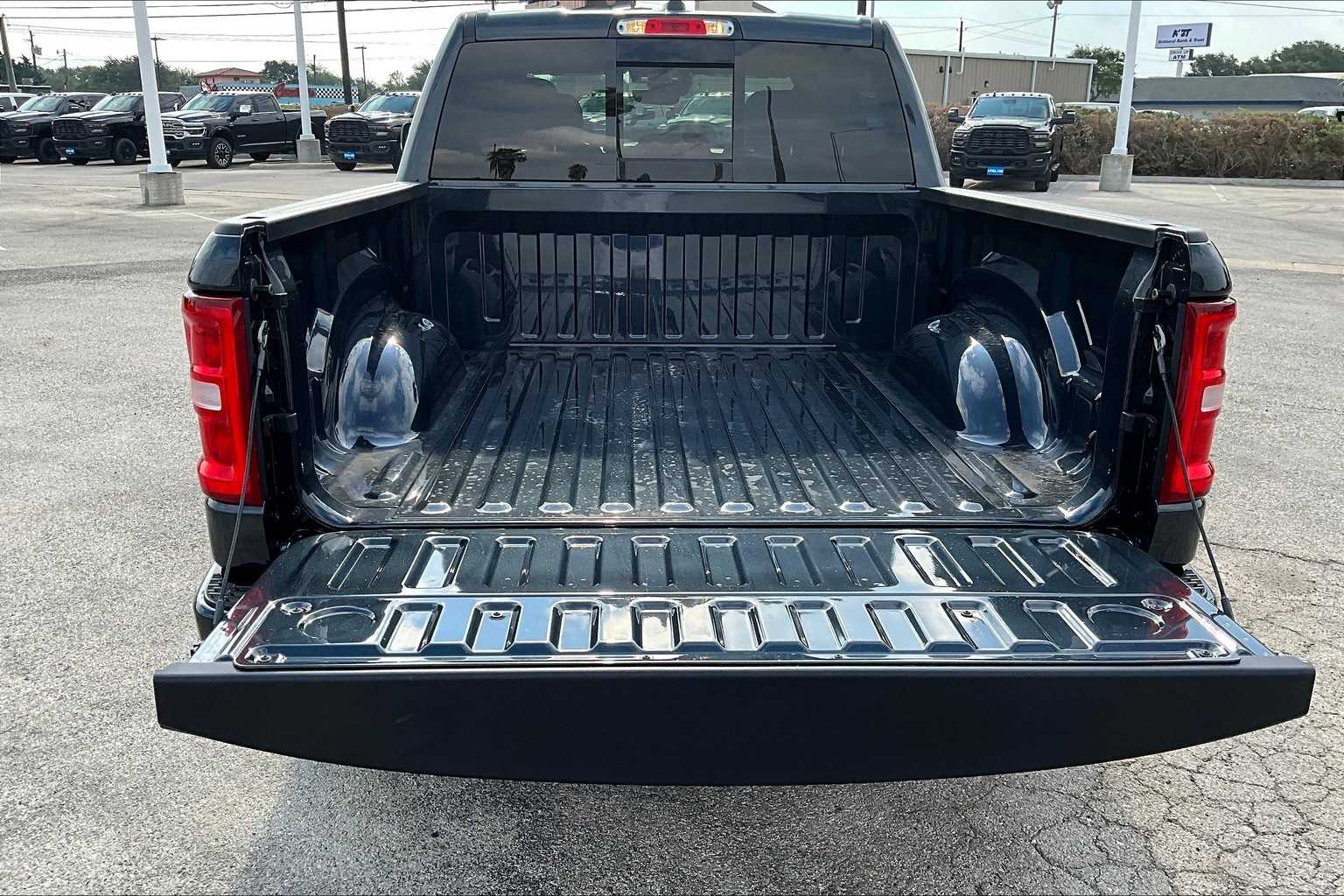 Thumbnail: 2026 RAM 1500 - 19