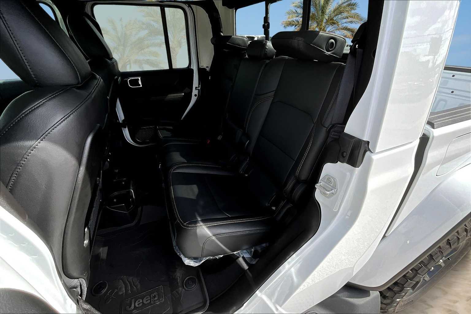 Thumbnail: 2025 Jeep Gladiator - 13