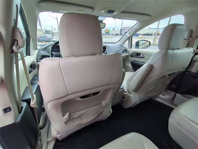Thumbnail: 2021 Chrysler Pacifica - 18