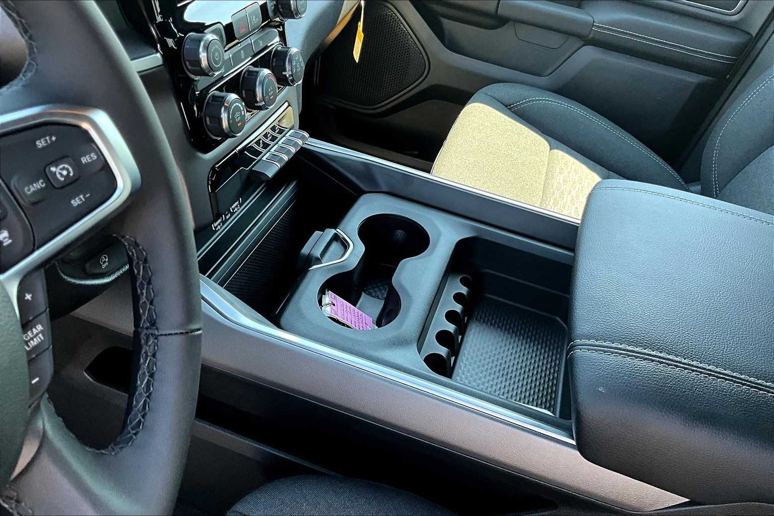 Thumbnail: 2025 RAM 1500 - 17