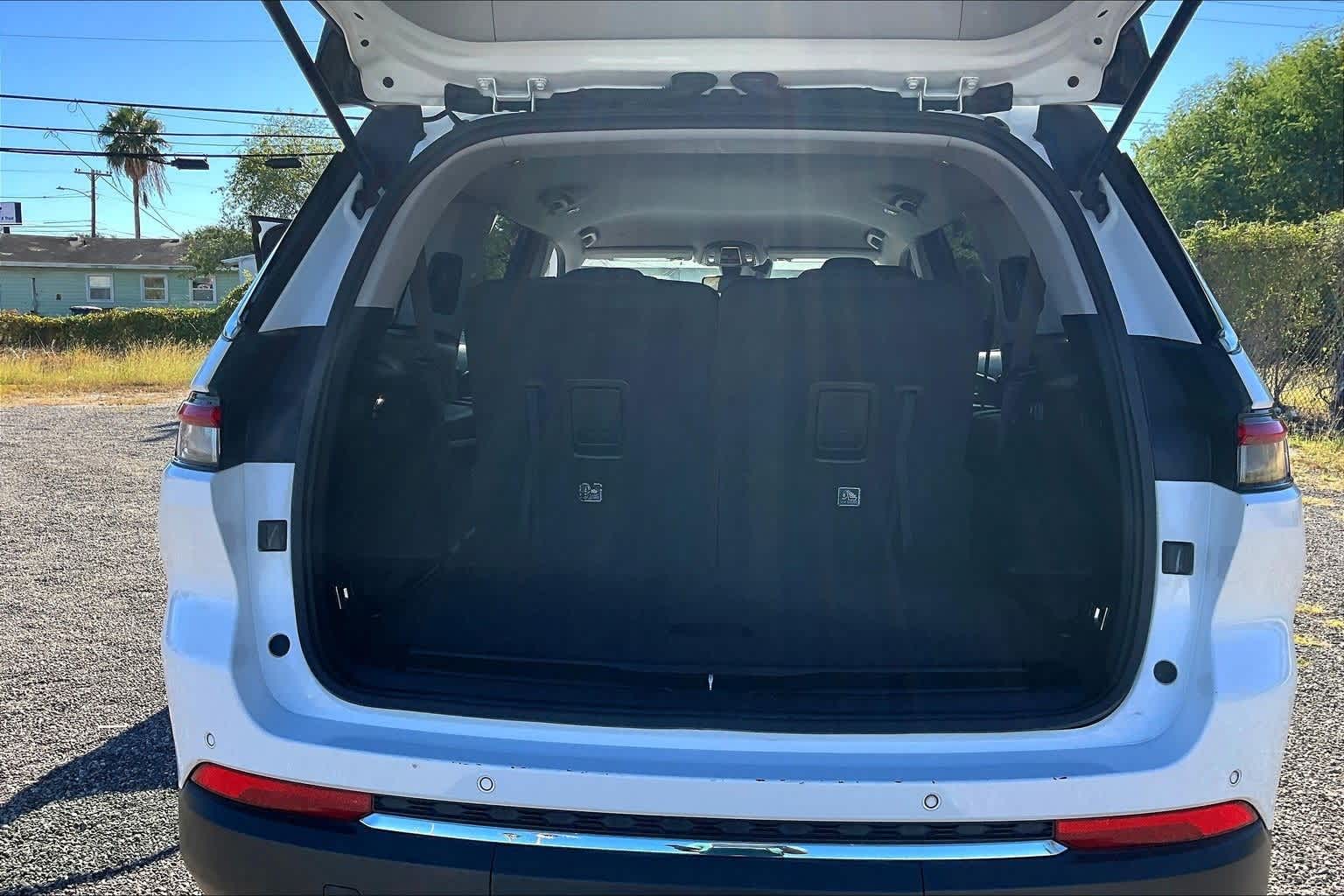 Thumbnail: 2023 Jeep Grand Cherokee - 19