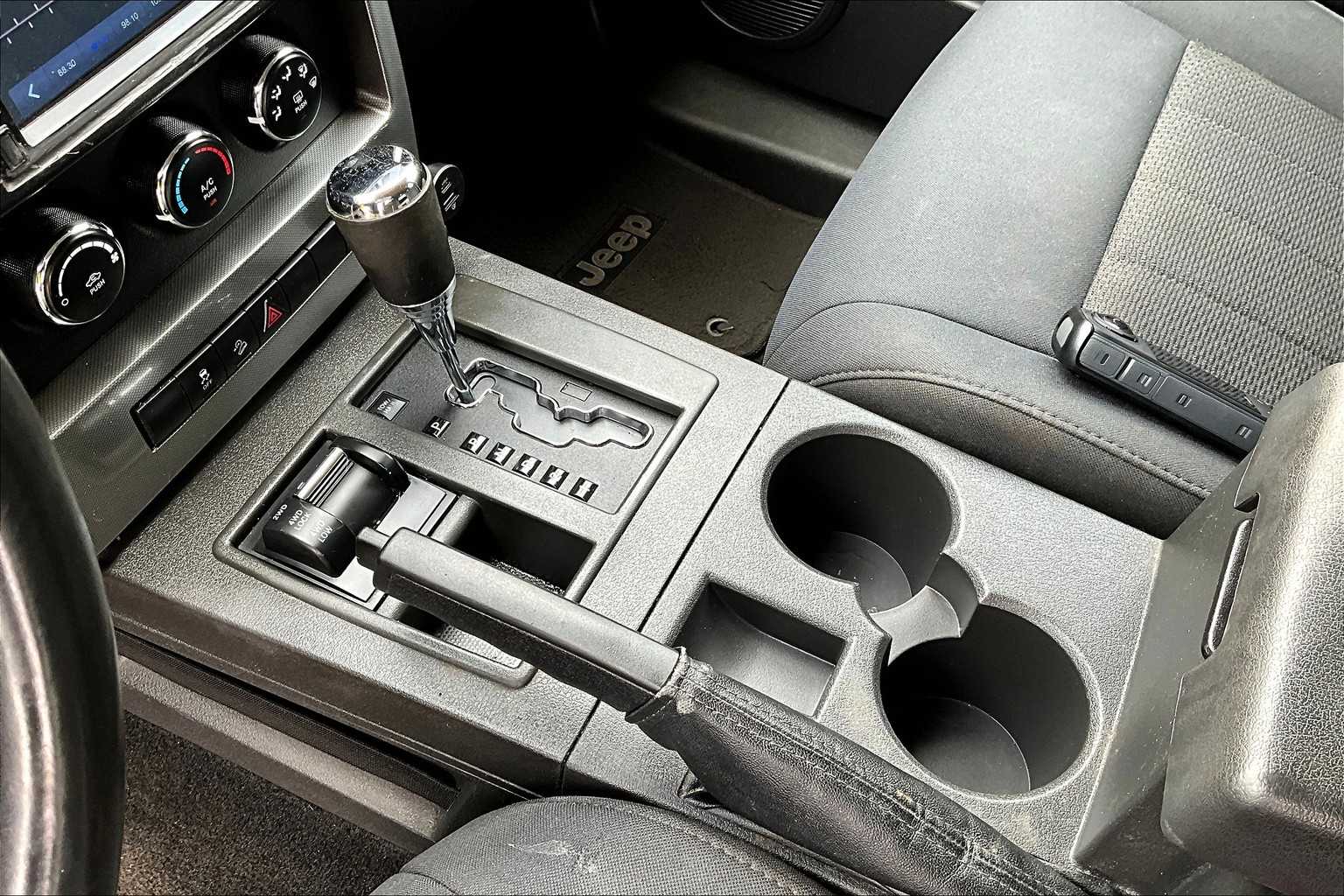 2011 Jeep Liberty Sport 16