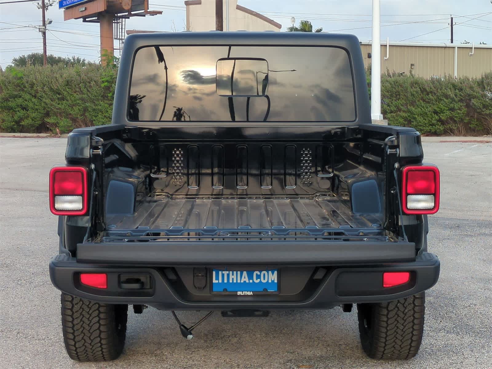 Thumbnail: 2025 Jeep Gladiator - 34