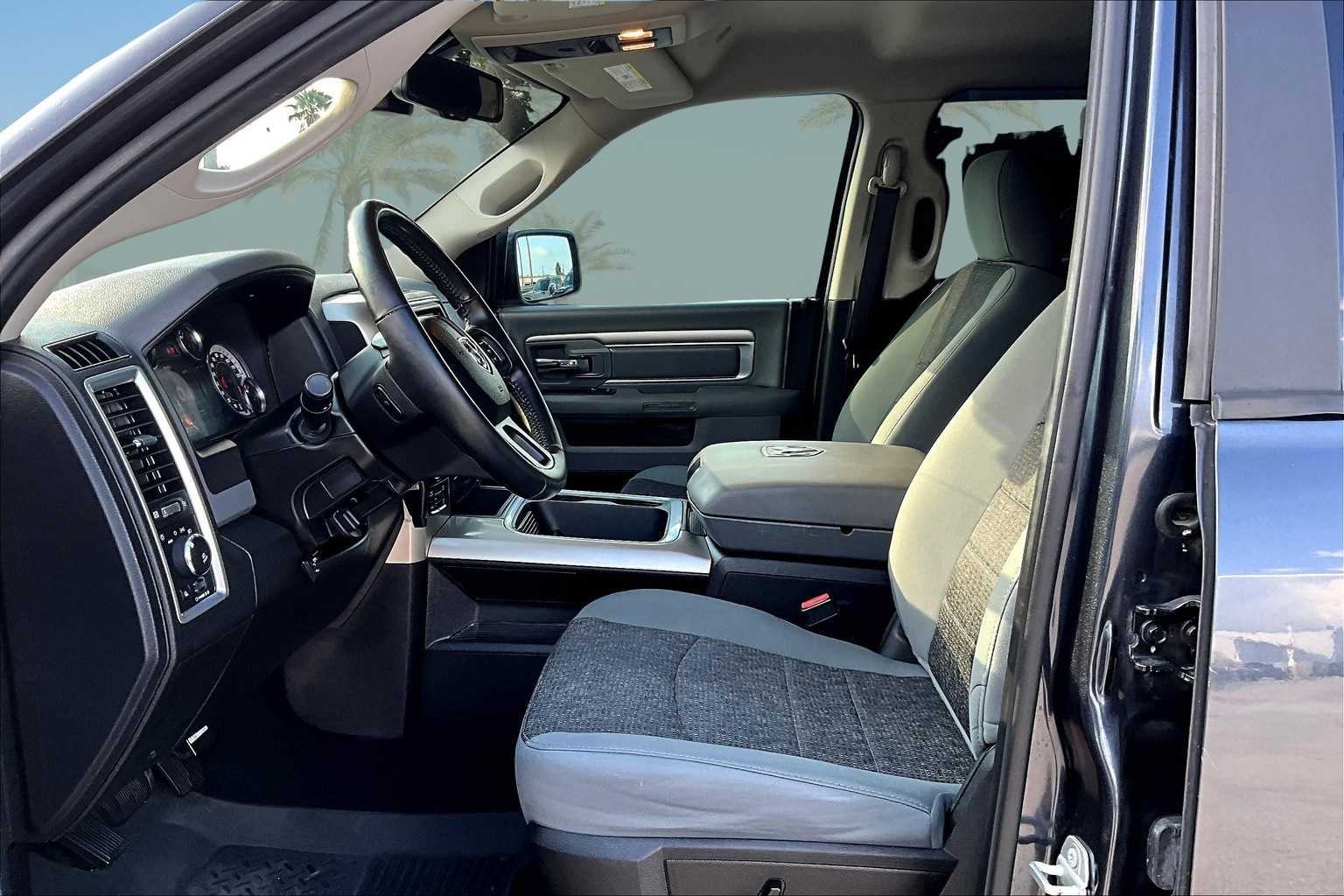 Thumbnail: 2019 RAM 1500 Classic - 10