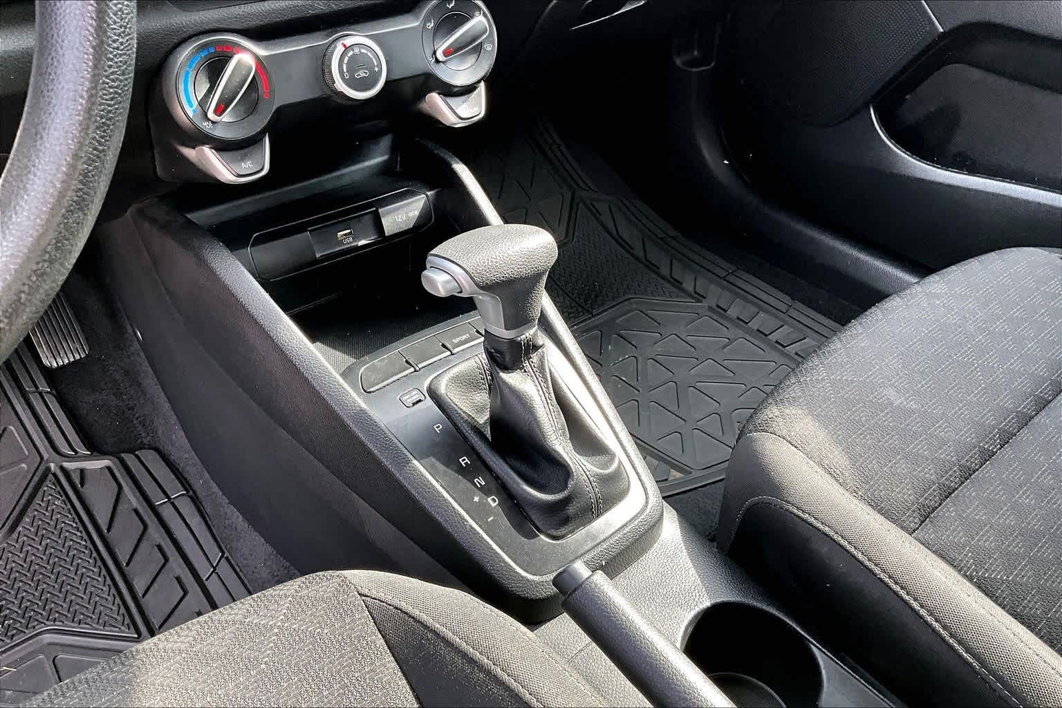 Thumbnail: 2023 Kia Rio - 16