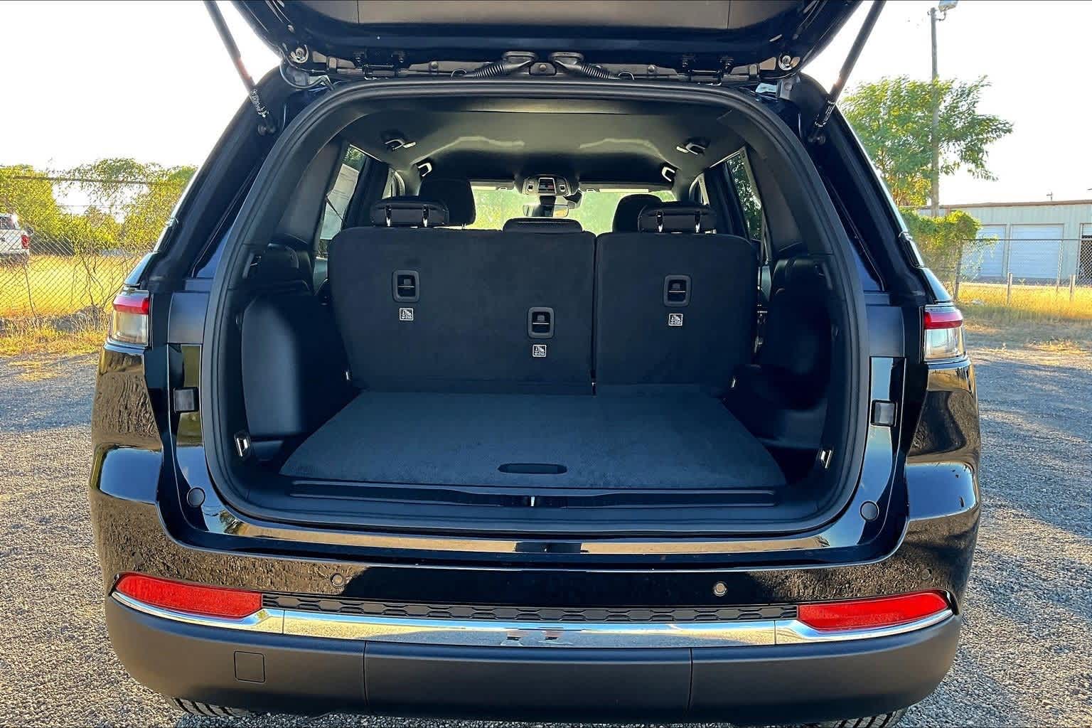 Thumbnail: 2025 Jeep Grand Cherokee - 18