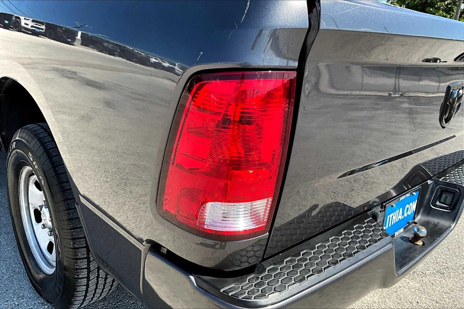 Thumbnail: 2019 RAM 1500 Classic - 31