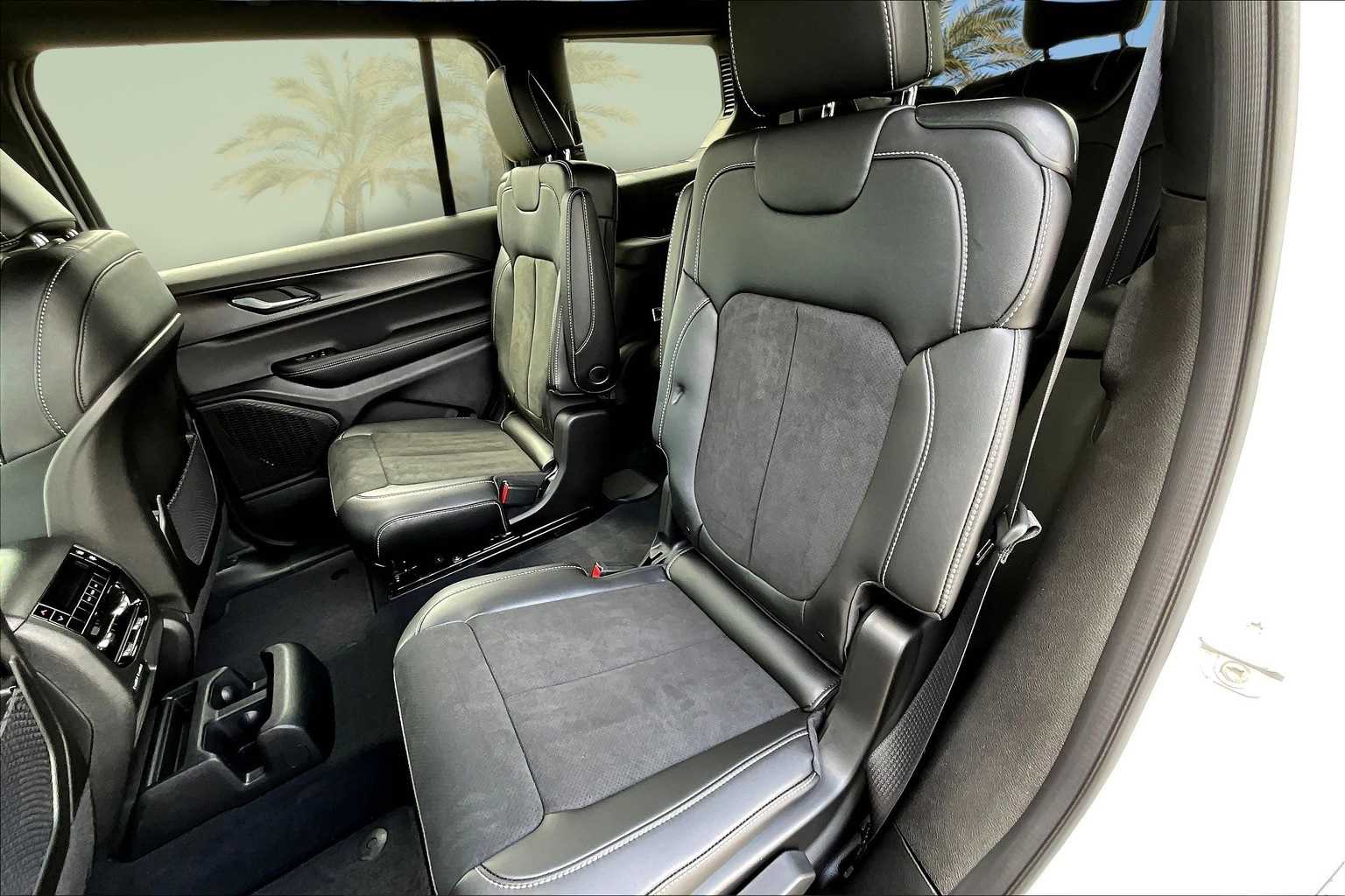 Thumbnail: 2025 Jeep Grand Cherokee - 12