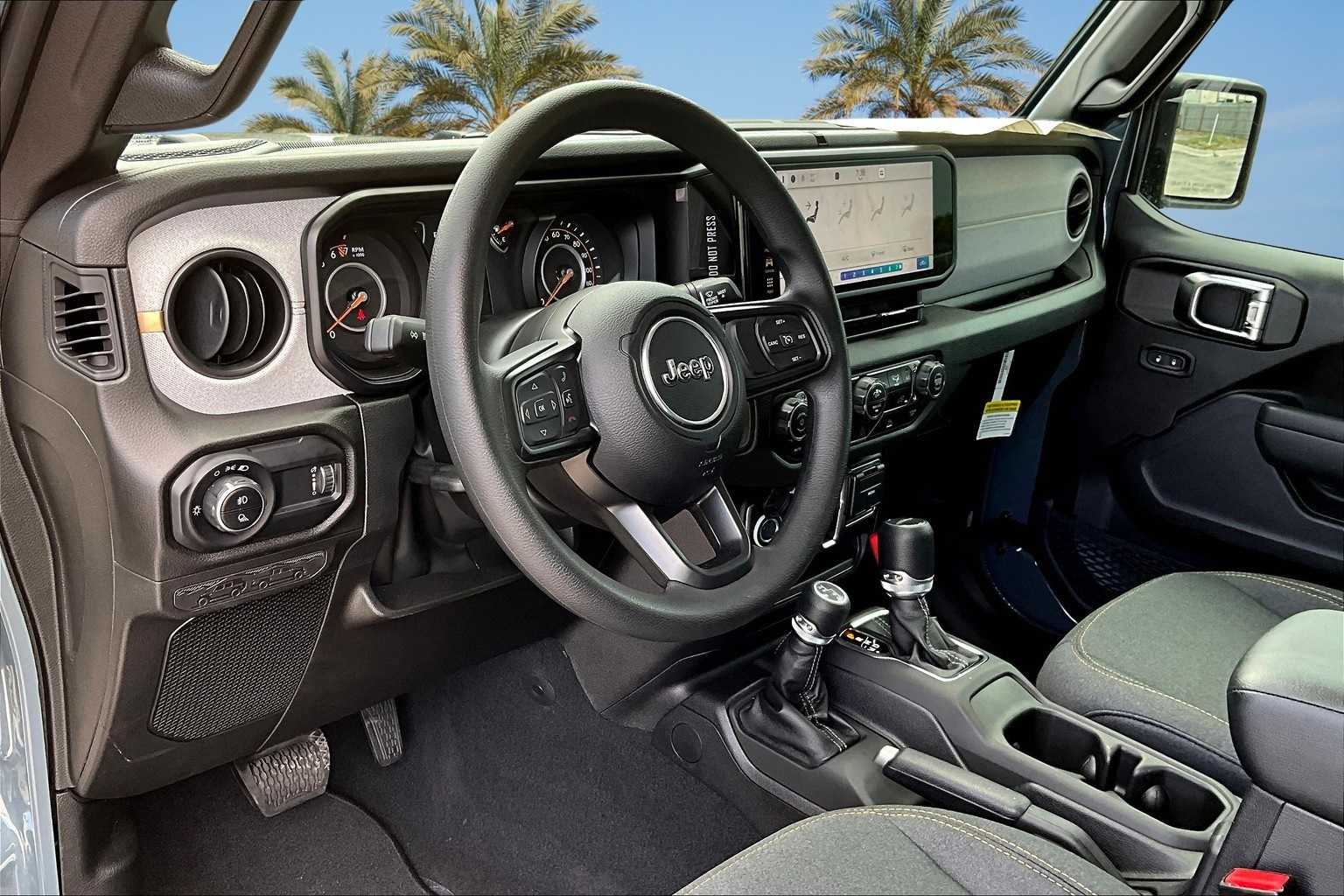 Thumbnail: 2025 Jeep Gladiator - 2