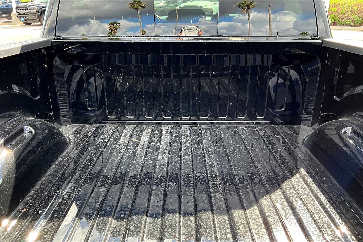 Thumbnail: 2025 RAM 1500 - 18