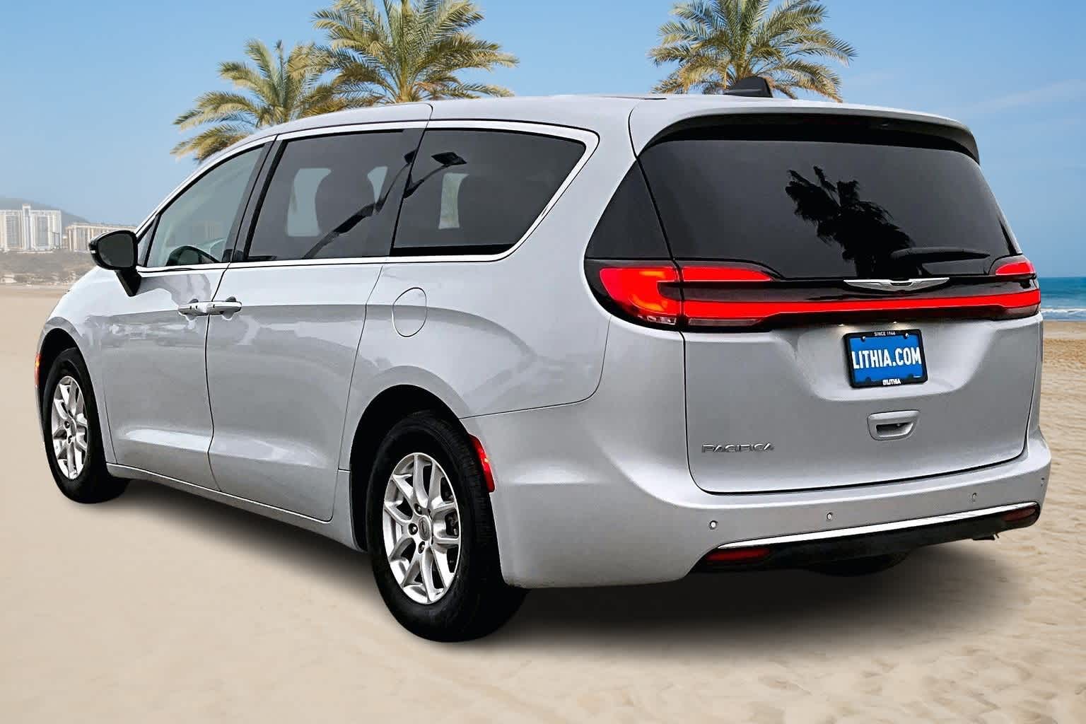 Thumbnail: 2024 Chrysler Pacifica - 4