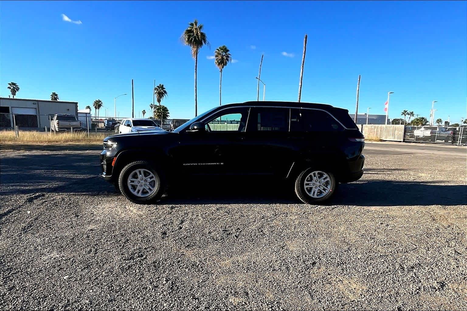 Thumbnail: 2025 Jeep Grand Cherokee - 3