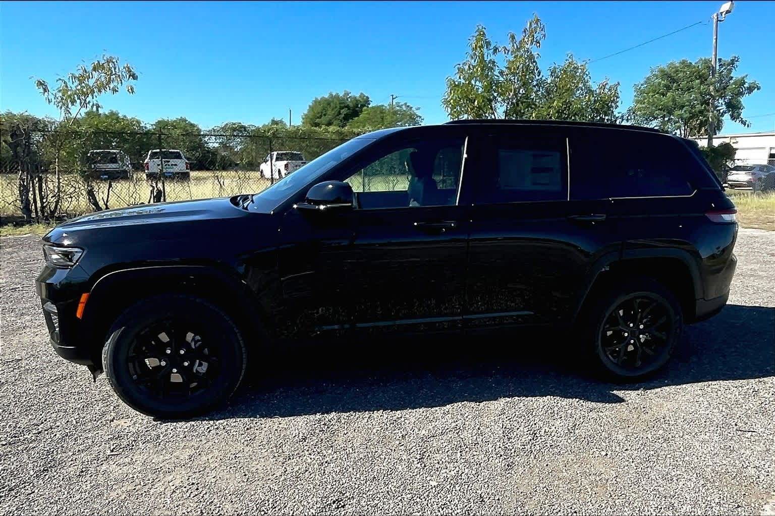 Thumbnail: 2025 Jeep Grand Cherokee - 3