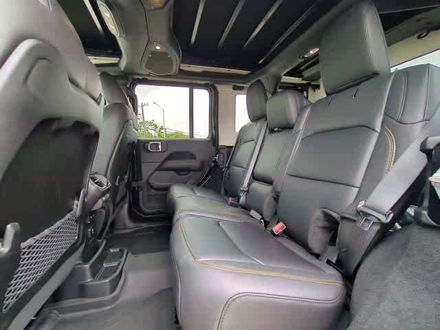 2025 Jeep Wrangler 4-Door Sahara - Photo 20
