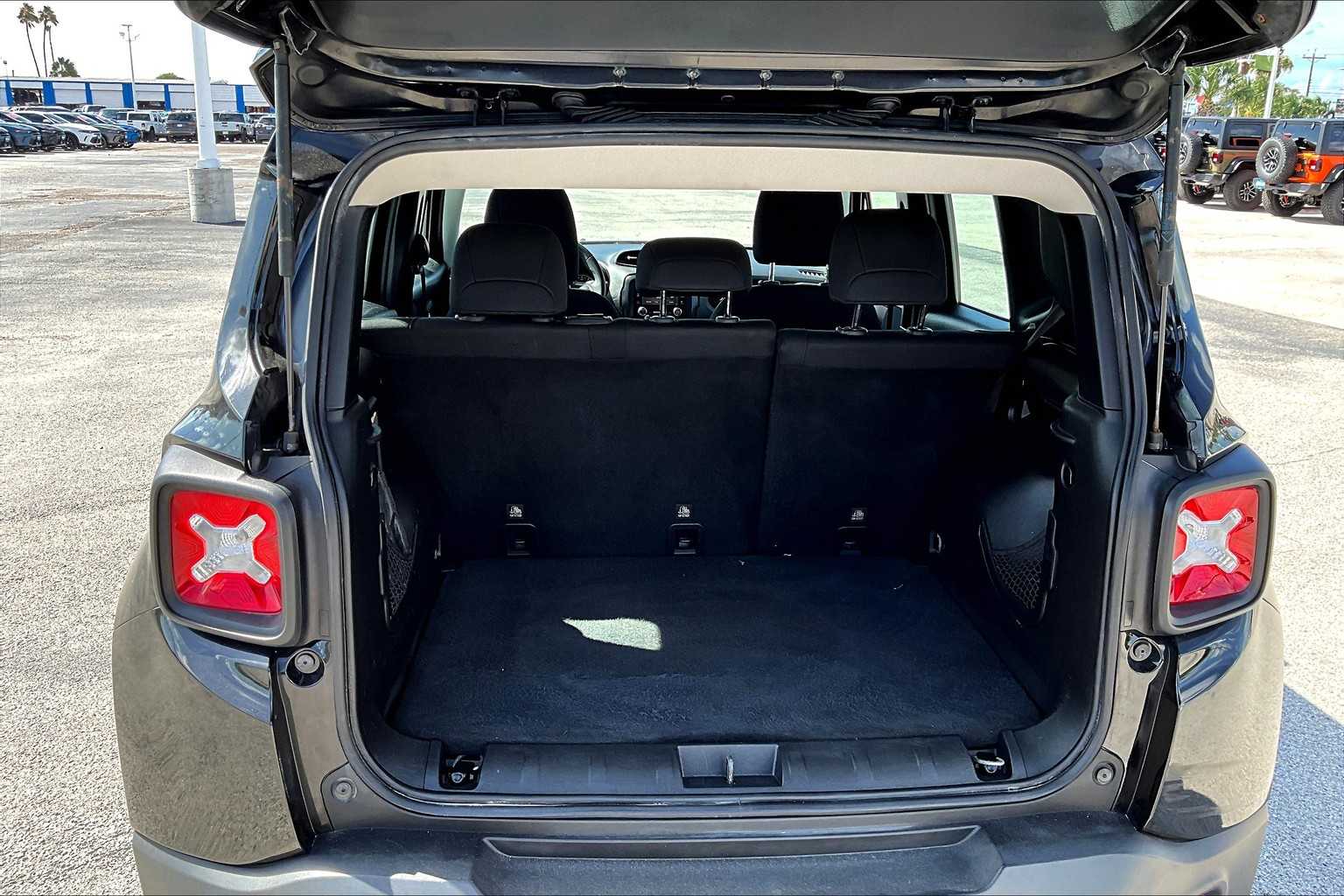 Thumbnail: 2020 Jeep Renegade - 19