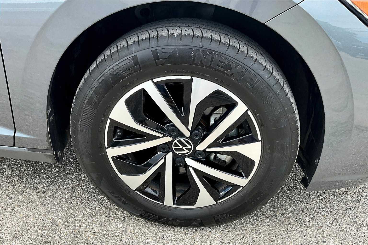 Thumbnail: 2024 Volkswagen Jetta - 33