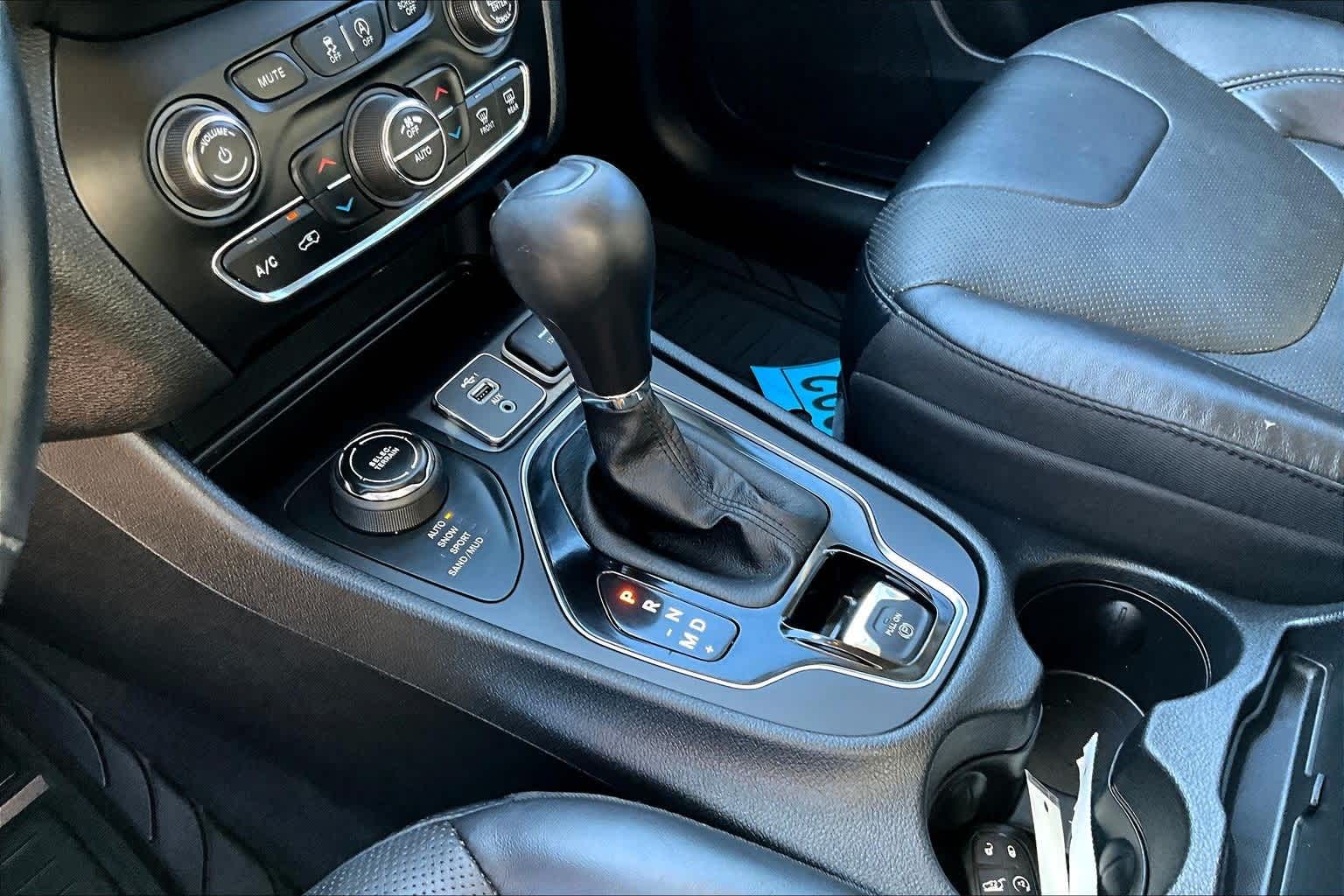 Thumbnail: 2020 Jeep Cherokee - 17