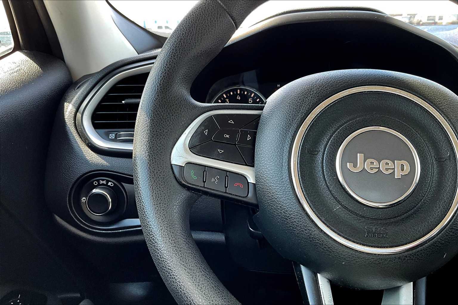 Thumbnail: 2020 Jeep Renegade - 25