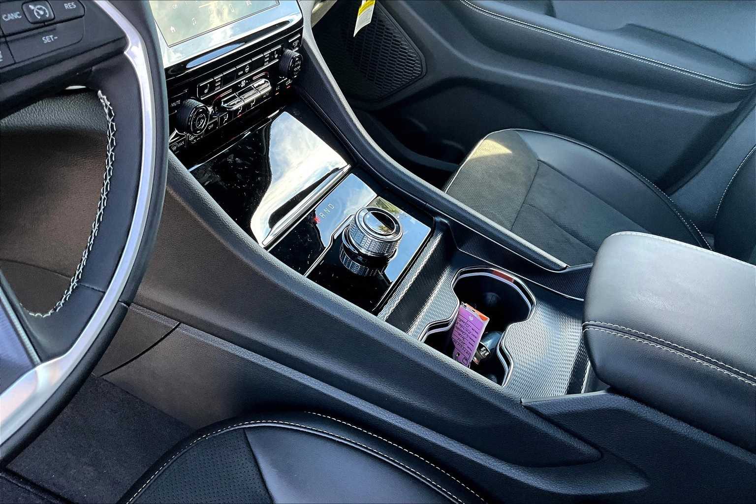 Thumbnail: 2025 Jeep Grand Cherokee - 16