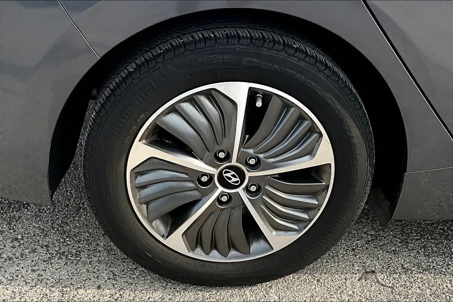 Thumbnail: 2020 Hyundai Ioniq - 31