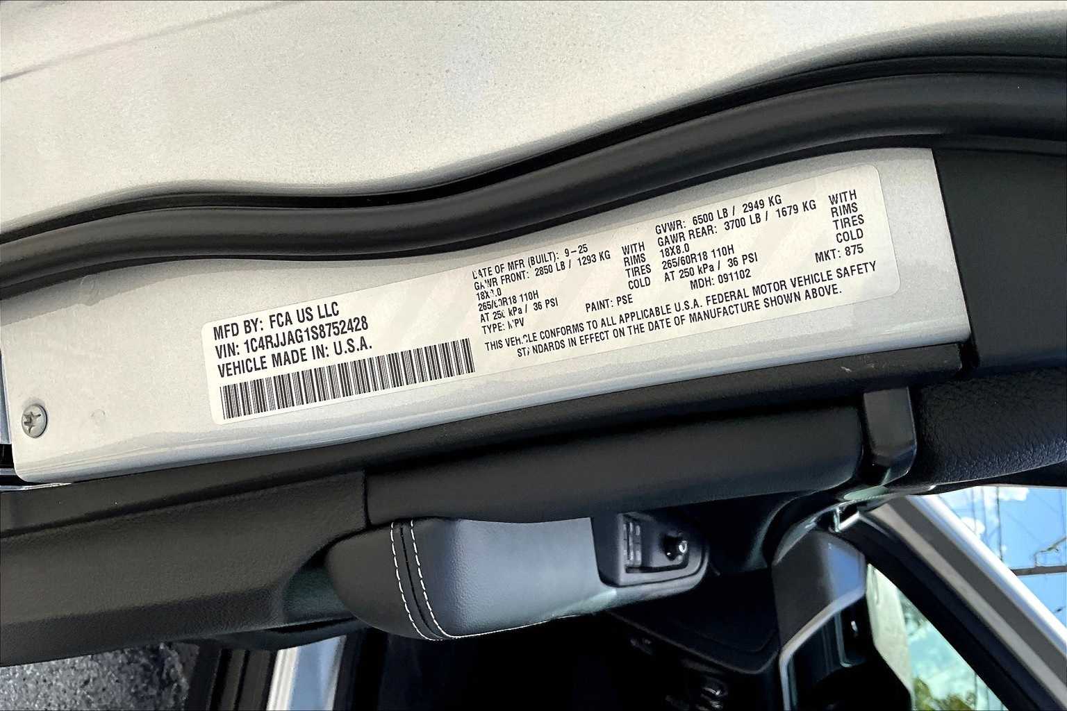 Thumbnail: 2025 Jeep Grand Cherokee - 17